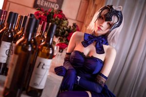 Coser Qingqingzi Js dalle gambe lunghe "Black Zhen, Cena della Santa Eva"