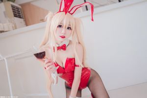 "Red Bunny Girl in schwarzen Netzstrümpfen" [Meow Candy Movie] VOL.021