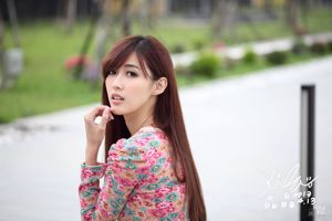 สาวงามชาวไต้หวัน Liao Tingling / Kila Jingjing, "Street Shooting in Colorful Miniskirt"