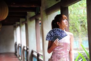 Taiwanese girl Tangtang "Lin's Garden Classical Cheongsam Outside Shoot"